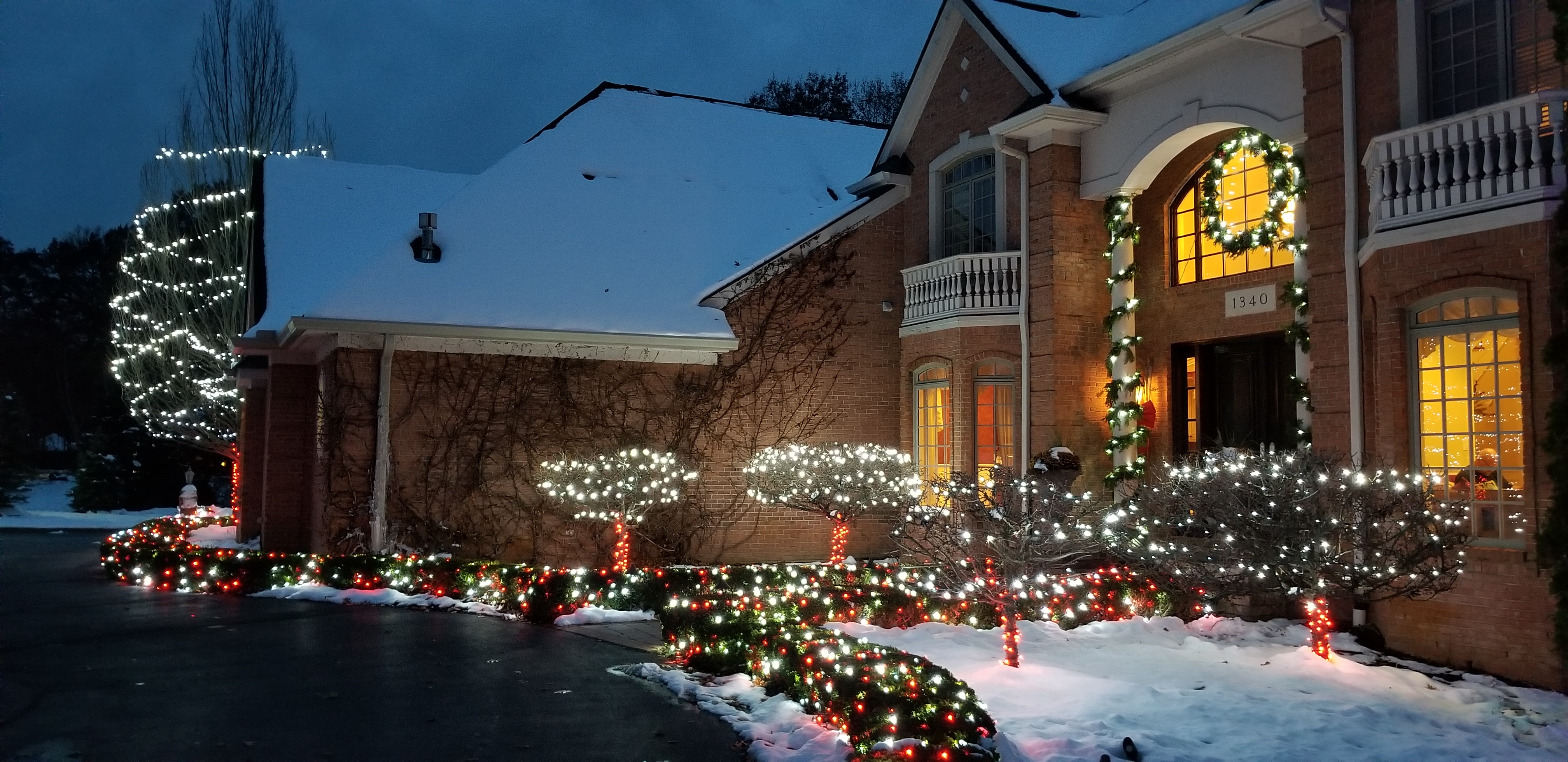 Holiday lighting