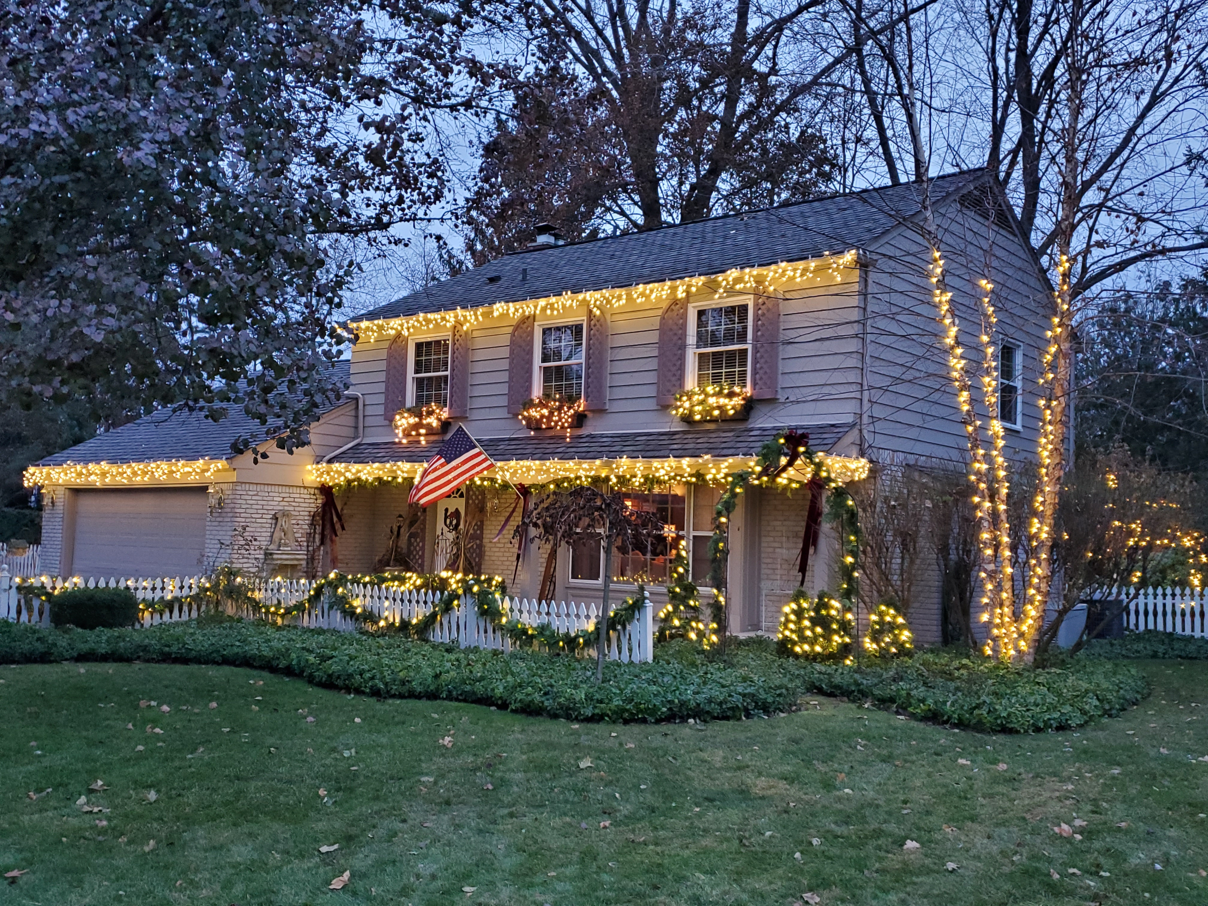 Holiday lighting