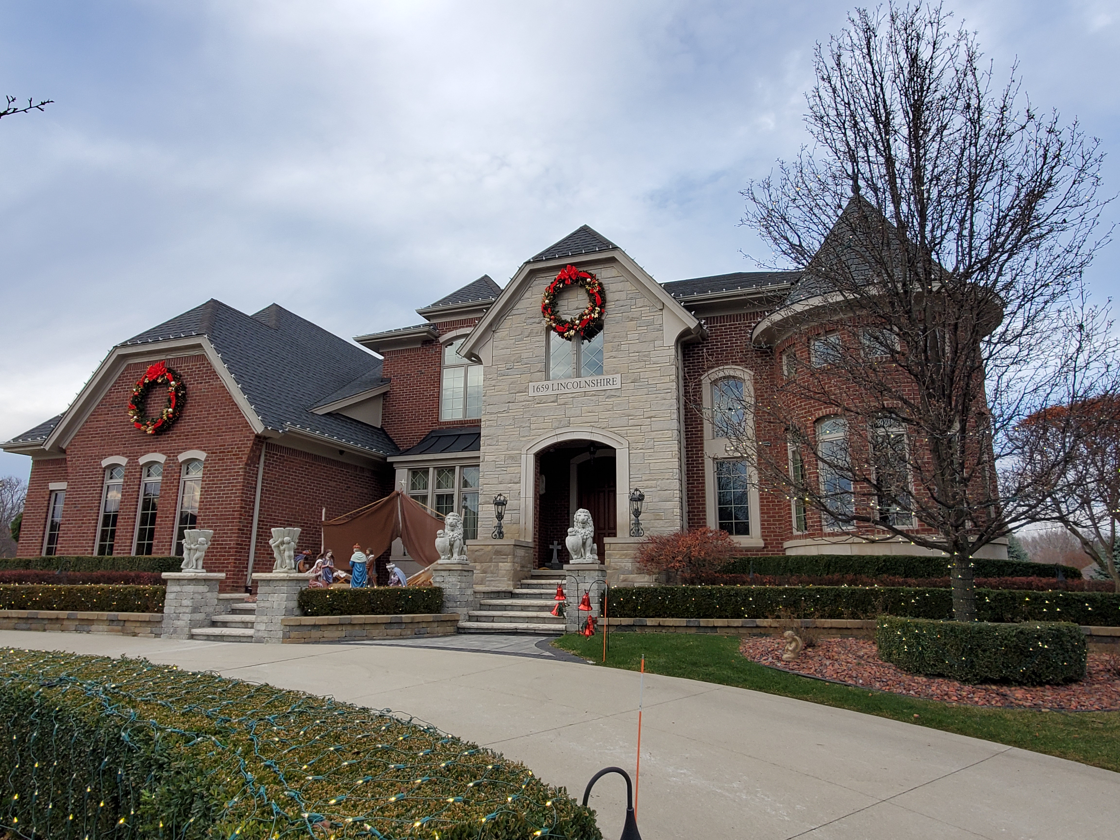 Holiday lighting