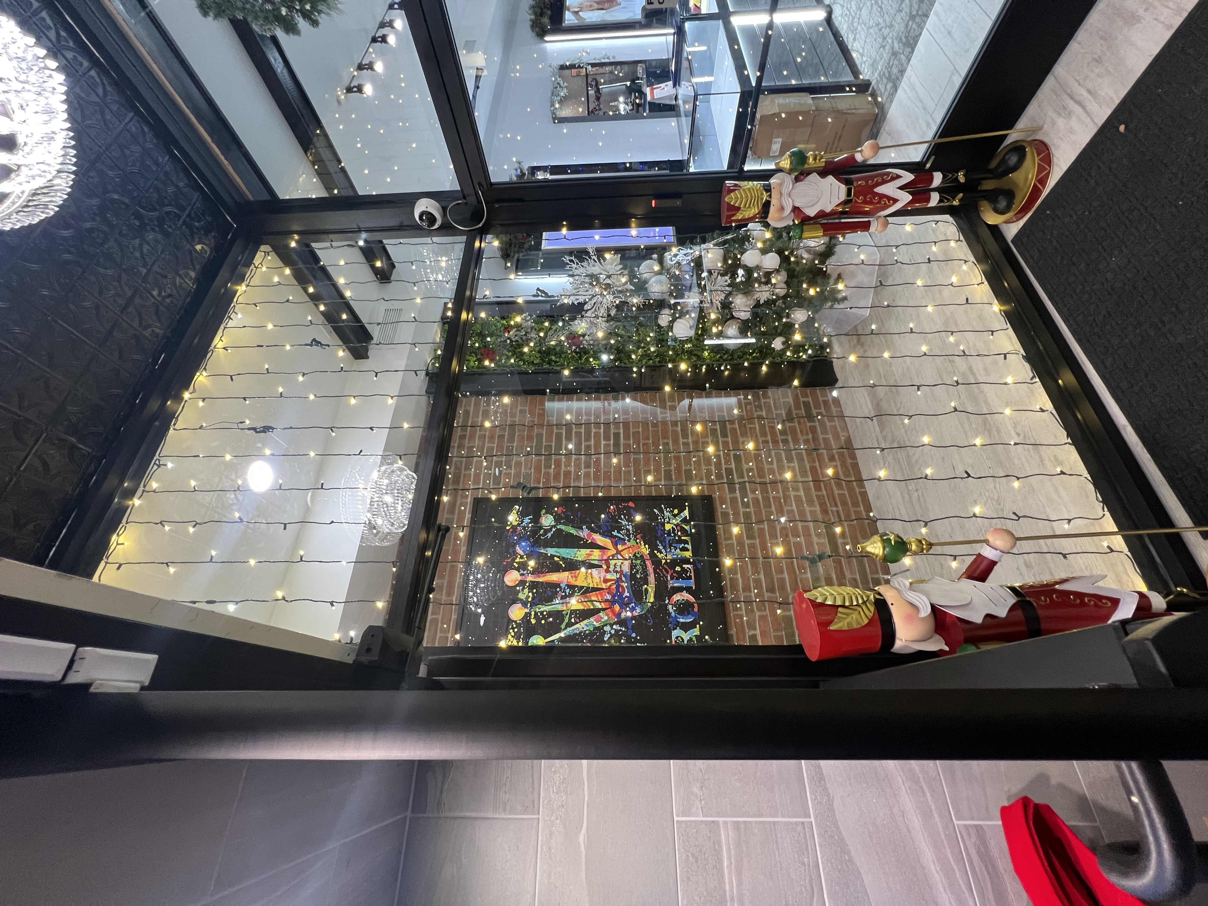 Storefront nutcracker